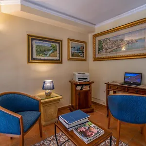 Hotel Mediterraneo, Syrakuzy